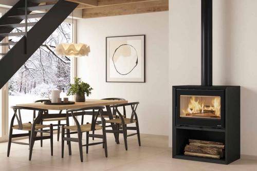 Kaminofen Dante con Portalegna von La Nordica